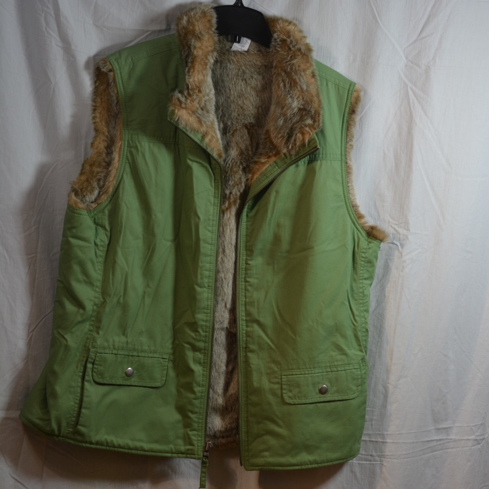 GAP REVERSIBLE VEST FUN FUR LINED SZ XL NWT